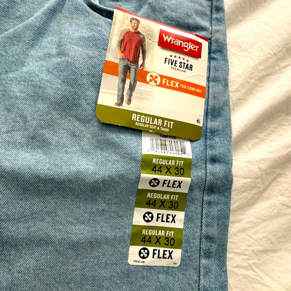 Brand New Wrangler 44/30 Jeans - Picture 1 of 3